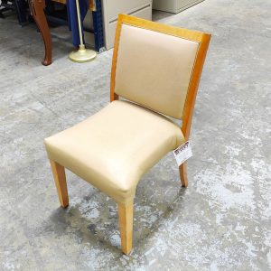 ARMLESS GUEST CHAIR Healthcare Vinyl Tan