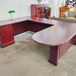 Traditional Peninsula Desk