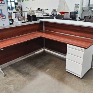 KNOLL 6' x 6' Reception Station Bowfront Countertop