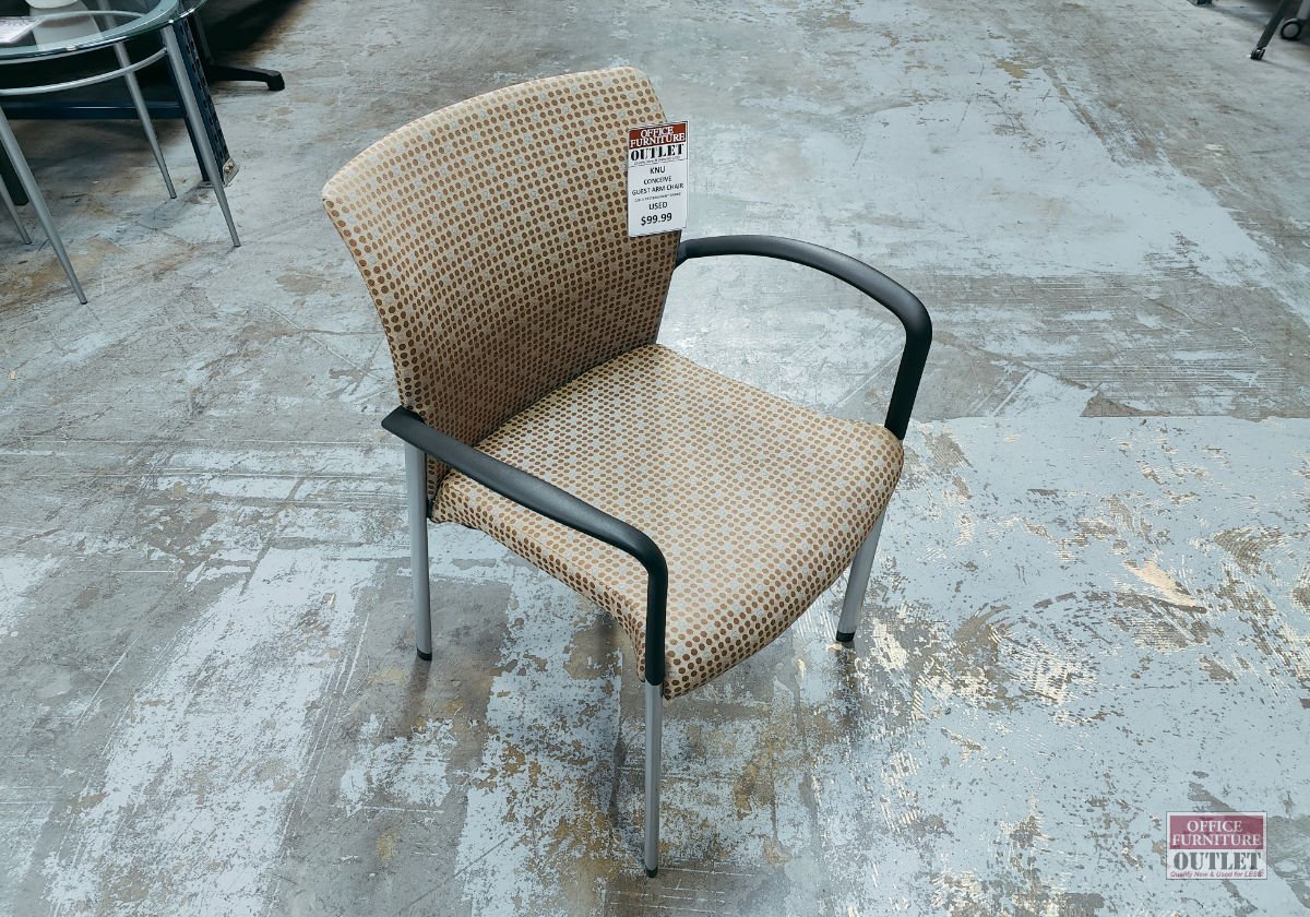 Knu Conceive Guest Arm Chair