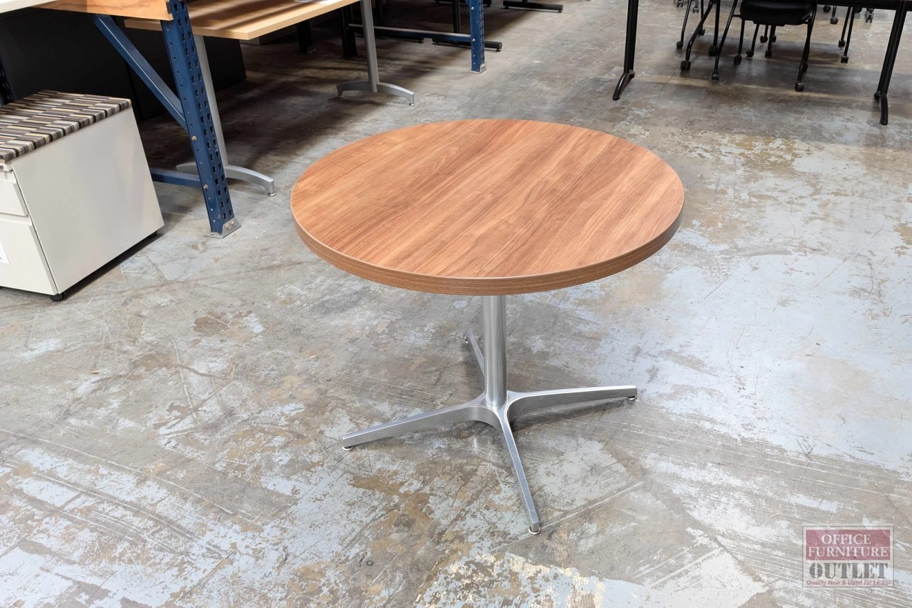 NATIONAL 36＂ Round Table Clear Walnut