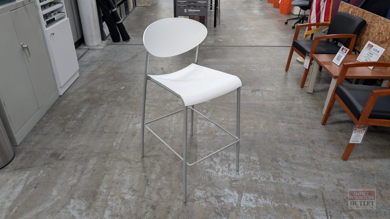 IZZY Smile Armless Stacking Chair