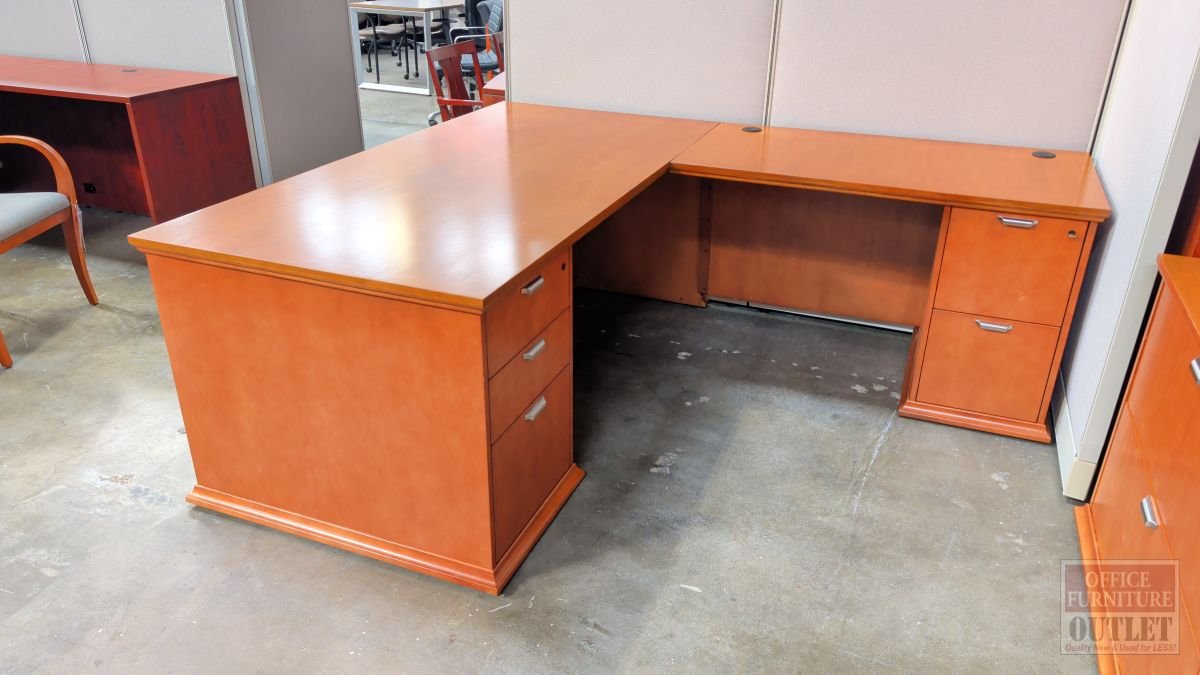 NATIONAL ESCALADE Desk