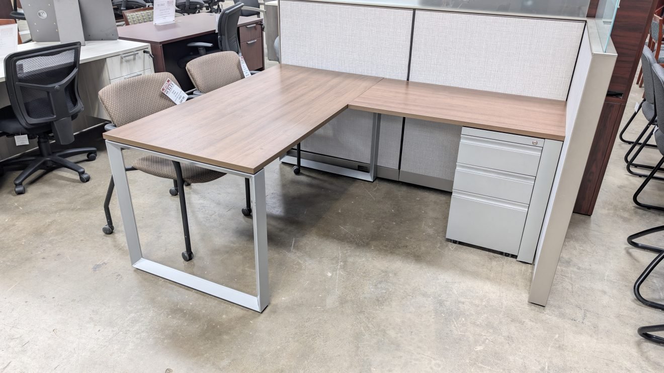 OFFICE SOURCE Right Return Silver O legs