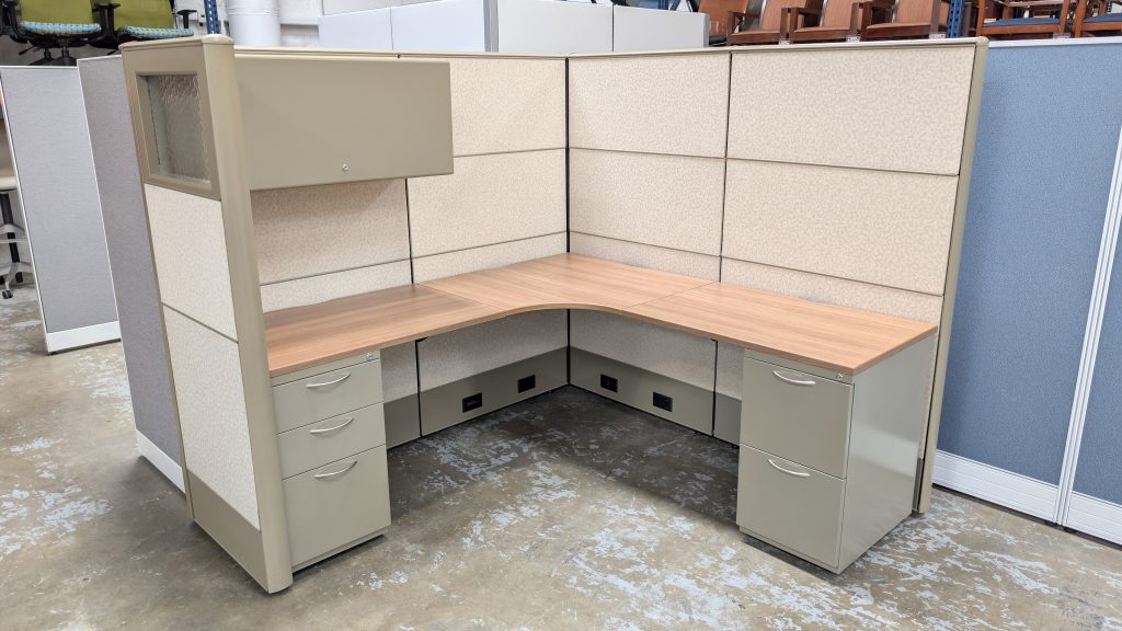 AIS Divi 6' x 6' Workstation