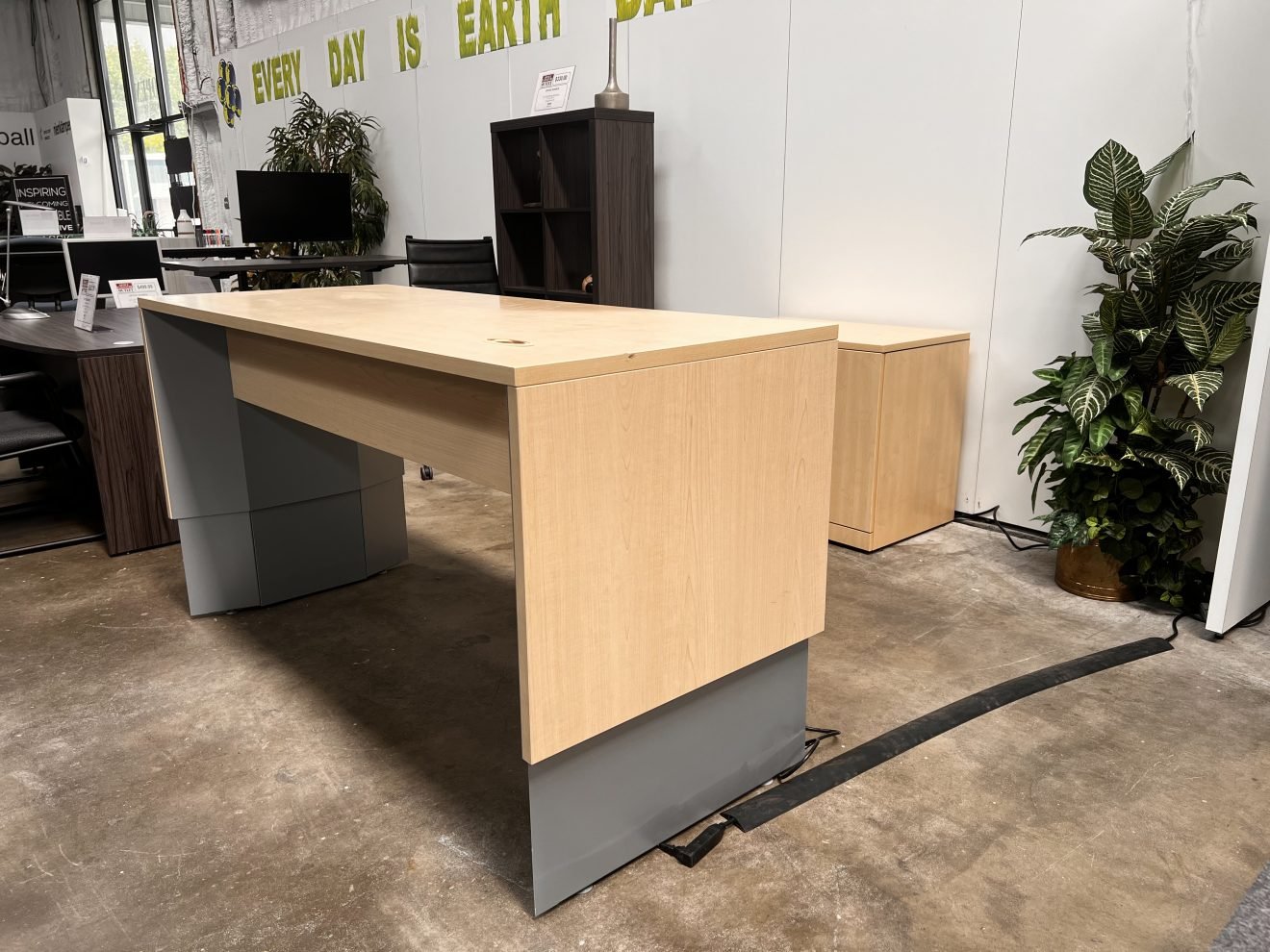 TEKNION Sit to Stand Desk