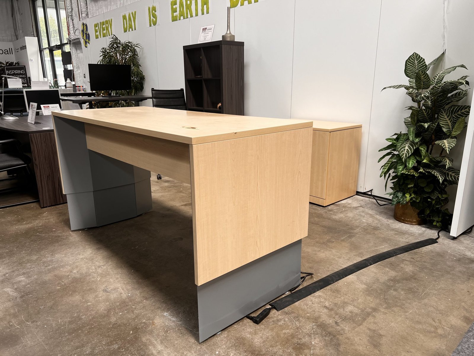 TEKNION Sit to Stand Desk