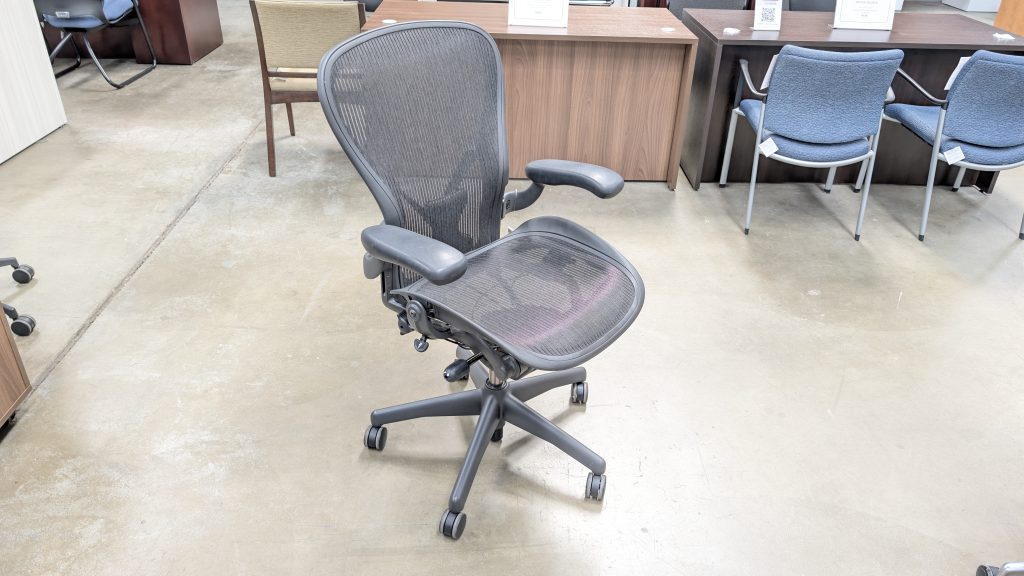 HERMAN MILLER Aeron V2 - Size C Multi-Functional Task Chair
