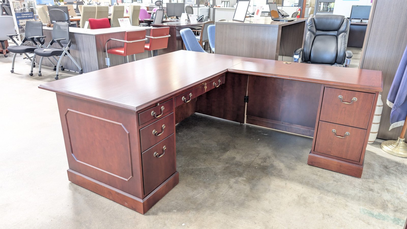 JSI Executive Desk
