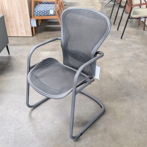 HERMAN MILLER AERON Guest Chair