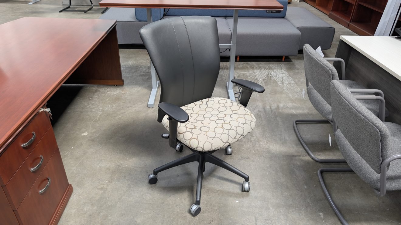 BUZZ SEATING Bailey Series Conference Chair