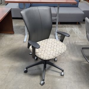 BUZZ SEATING Bailey Series Conference Chair